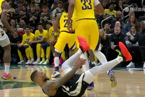 不要啊??利拉德無(wú)對(duì)抗受傷??手捂跟腱表情痛苦，本場(chǎng)不會(huì)回歸