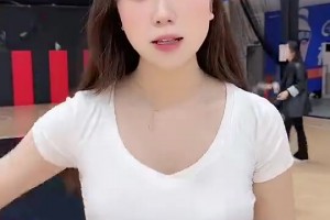 黑絲包臀裙！你說擺拍吧，她又有點(diǎn)東西??