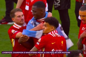 麥卡將阿根廷國旗掛在科納特脖子上??球迷：法國不會(huì)再選他入隊(duì)