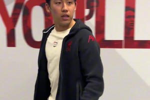 遠(yuǎn)藤航聽完就掏手機，準(zhǔn)備質(zhì)問南野??