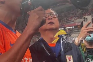 歡迎回家！賽前蒿俊閔指導(dǎo)青島海牛球員熱身