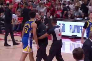 都為隊友出頭！斯潘塞與申京頂牛隨后TJD怒推申京引發(fā)沖突