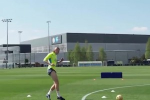 金發(fā)大長腿??！看看誰在躍躍欲試