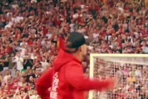 斯洛特致敬渣叔農(nóng)夫三拳，讓紅軍球迷思緒回到從前??