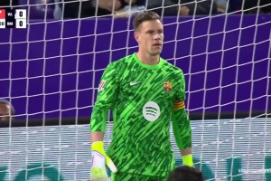 巴薩0-1落后！伊萬-桑切斯打門折射詭異弧線入網(wǎng)！特獅毫無辦法！