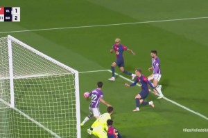錯(cuò)失良機(jī)！馬丁后點(diǎn)頭球擺渡！亞馬爾打空門遭門線解圍！