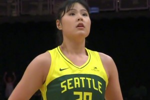 風(fēng)暴首秀！李月汝季前賽雙新高15分10板