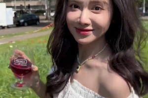 這是男友視角？美娜的轉(zhuǎn)場視頻：Ok開始 這該死的生命力~