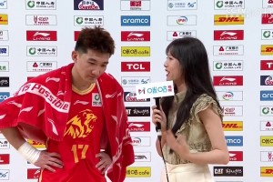 女記者好高！孫銘徽賽后表示：上一場(chǎng)身體不舒適，今天調(diào)整了過來