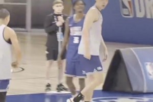 靜態(tài)天賦太牛了！楊瀚森聯(lián)合試訓上演隔人暴扣！