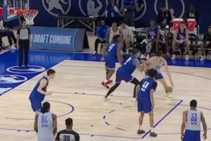 ??展示天賦！楊瀚森低位單打 包夾中送出不看人擊地妙傳