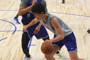 強硬啊！楊瀚森低位單吃對手 轉身反籃2+1一氣呵成