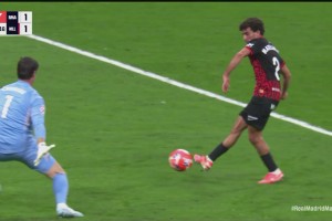 門將立功！庫爾圖瓦神勇撲出對手單刀射門！