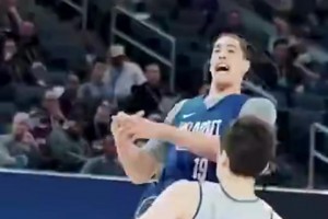 不信邪？19號臟辮大個(gè)子想挑戰(zhàn)楊瀚森，小楊這切球手速太快了吧！