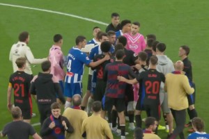 踩著死敵奪冠！巴薩賽后慶祝奪冠與西班牙人起沖突！