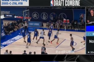 三分也能帽！??楊瀚森積極防守 長(zhǎng)臂帽下對(duì)手后撤步三分！