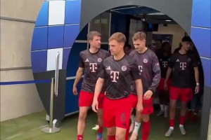 他值得！穆勒結(jié)束德甲生涯，霍村球迷全體起立鼓掌致敬！