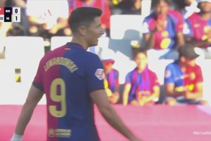 埃里克-加西亞傳中，萊萬(wàn)近距離頭球攻門遭神撲！