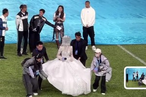 為了得到塞雷多娃，意大利國腳們究竟付出怎樣代價??