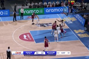 郭艾倫直呼真的假的不敢信??周琦野獸式雙手正面隔扣卡爾頓??