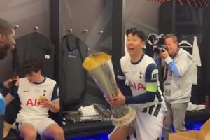 10年白衣終捧杯！32歲孫興慜奪熱刺生涯首冠，賽后更衣室瘋狂慶祝