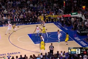 里突外投樣樣都有啊??！哈利貢獻(xiàn)戰(zhàn)斧劈扣隨后大空位三分再中