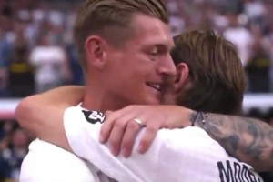 淚目！克羅斯和莫德里奇這次擁抱，又是多少人的青春