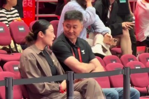 場邊全是大佬?。《配h李夢郭艾倫現(xiàn)身耐高總決賽現(xiàn)場??????