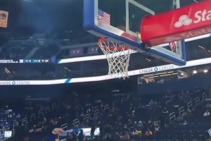 給全員整懵了！只有濃眉不知道庫里要干什么！