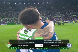 圓神無緣冠軍！賽后桑喬擁抱安慰安東尼！