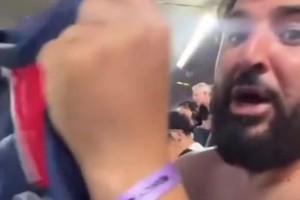 活久見！馬賽老哥脫下了國米球衣馬上反水穿上大巴黎球衣