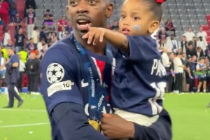 金球到來?賽后球迷高唱登貝萊金球獎(jiǎng)，33球14助&四冠王！