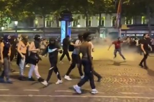 慶祝過度！巴黎極端球迷襲警致香榭麗舍大街一片混亂