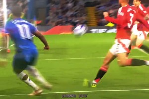 經(jīng)典桃花位！代表足球的一粒進(jìn)球！假如詹姆斯這球打進(jìn)了……