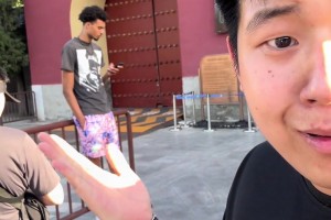 姚明在上海熱情招待安東尼！甜瓜：別把我有肚子的事情告訴大家！