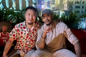 來自瓜哥肯定！知名網(wǎng)紅畫家畫安東尼肖像獲瓜哥點贊 并合影留念