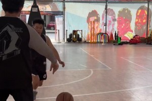 安東尼、姚明、鄧超同框！??