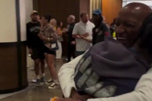 科普，那華裔女生是烤肉姐，很多NBA球星的中方經(jīng)紀(jì)人??