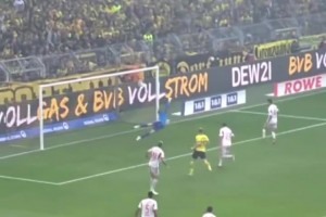 期待你滿血?dú)w來(lái)！德甲官方的施洛特貝克集錦！未來(lái)的后場(chǎng)核心！