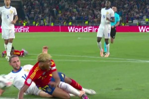 拉比奧特放倒亞馬爾送點！亞馬爾親自主罰命中！西班牙3-0法國！