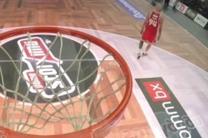 尺度真大！富尼耶向球迷比劃“食我大雕”，被裁判驅(qū)逐