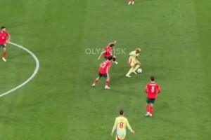 C羅打趣：我的孩子是西班牙人，他們?yōu)榱俗屛疑鷼鈺?huì)給西班牙加油