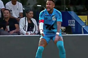 內(nèi)馬爾暴怒，隊友傳遠端也不給內(nèi)馬爾??