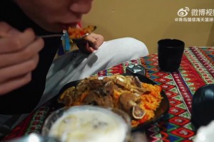 瀚森赴美日記再更新！前往籃網(wǎng)試訓(xùn)，還吃到了新疆美食！很滿足！