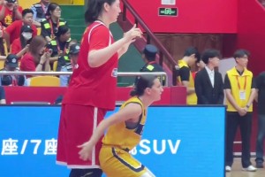 2米26的張子宇雖然還是個孩子，但在籃球場卻是巨人????