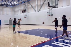 太適配現(xiàn)在的籃球了！楊瀚森投籃訓練和力量訓練！三分手感火熱！