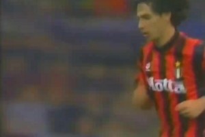 星光璀璨！93/94賽季的AC米蘭！你都能認(rèn)出誰來？