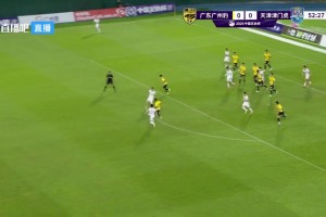 腿軟了??！反擊3打2廣州豹球員禁區(qū)踩單車離譜摔倒??