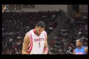 當年體育新聞播報麥迪身穿3號復出：改穿3號得3分搶3板~