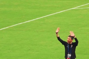 ?；丶铱纯?！實(shí)拍：邵佳一和楊智工體謝場?